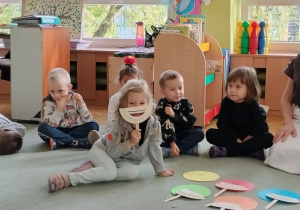 Dzieci pokazywały swój nastrój.