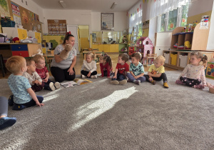Mama Eliasza z gr. "Mrówki" czyta nam opowiadanie w ramach akcji CPCZDZ.