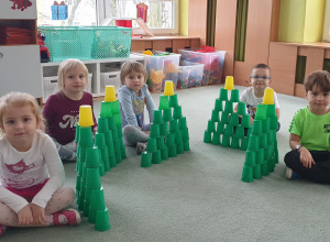 Świąteczne zabawy z kodowaniem. Udział w programie "Uczymy Dzieci Prograować".