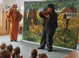 Aktorzy teatru Horyzont występują dla dzieci z naszego przedszkola.