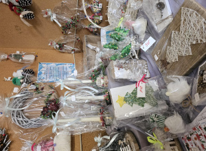 Ozdoby świąteczne wykonane przez rodziców i pracowników przedszkola.