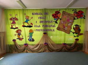 Dekoracja przygotowana w klasie na zakończenie roku przedszkolnego.