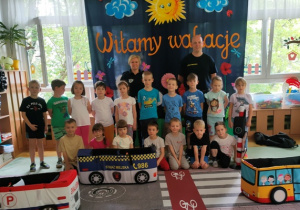 Pamiątkowe zdjęcie grupowe z przedstawicielami Straży Miejskiej w Łodzi.