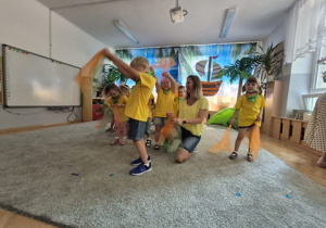 Wspólny Taniec dzieci na zakończenie roku.