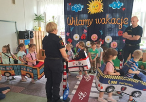Makieta ze znakami i autami.