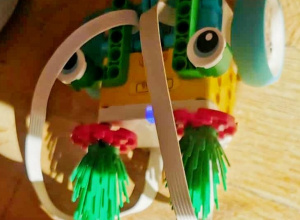 Robot stworzony przez dzieci na zajęciach robotyki.