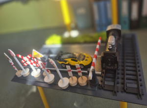 Makieta przejazdu kolejowego.