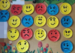 Galeria prac dziecięcych- emotki stworzone przez dzieci.