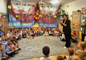 Po pasowaniu dzieci nagrodzone zostały gorącymi oklaskami przez wszystkich uczestników uroczystości.