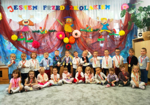 Pamiątkowe zdjęcie pasowanych Motylków.