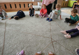 "Nić dobrego słowa" zabawa integracyjna.