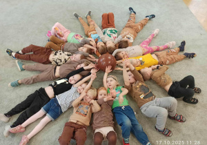 Brązowy daje szczęście, co widać.