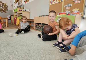 Dzieci rozmawiają o tym czego się boją.