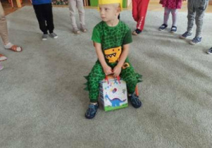 Wspólne śpiewanie piosenki jubilatowi.