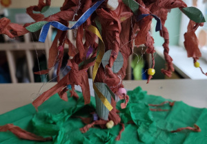 Praca wykonana w konkursie rodzinnym "Magiczne drzewo".