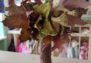 Praca wykonana w konkursie rodzinnym "Magiczne drzewo".