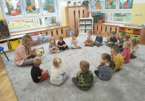 Czytanie w Motylkach.