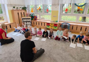 Dzieci uczą się prawidłowego oddechu.