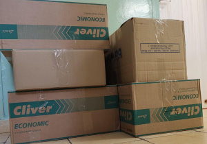 Paczki czekają na odbiór.