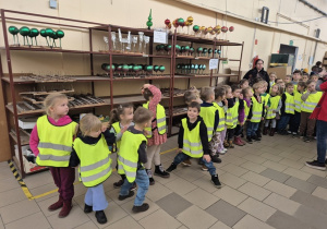 Mróweczki czekają na swoją kolej żeby wejść do dekoratorni.