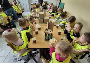 Po warsztatach czas na posiłek.