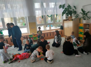 Absolwenci przedszkola wśród Motylków