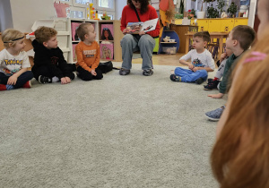 Mama Maksa czytała nam o autach.