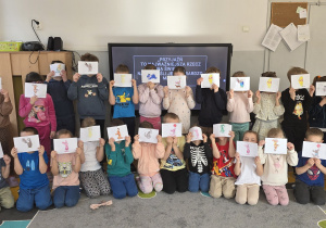 Pamiątkowe zdjęcie Biedronek i Ważek.