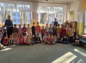 Wspólne zdjęcie z funkcjonariuszkami Policji.