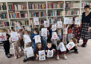 Zdjęcie grupowe- prezentacja wytworów własnej pracy.