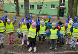 "Pszczółki" potwierdzają chęć przystąpienia do akcji, poprzez podniesienie ręki w górę.