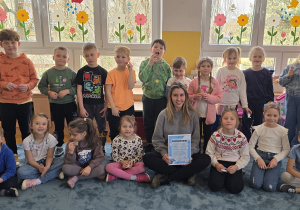 Pamiątkowe zdjęcie grupowe z Panią Agatą - stomatologiem z gabinetu Denta-Medica w Łodzi.