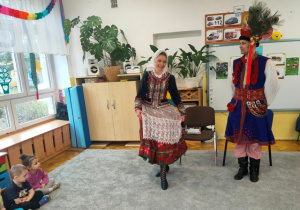 Prezentacja krakowskiego stroju ludowego.