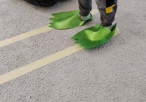 Łapy dinozaurów do pokonywania torów przeszkód.