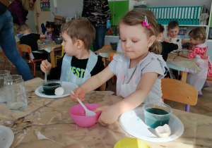 Zabawy doświadczalne z solą.