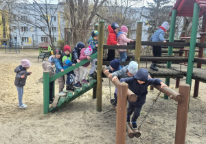 Dzieci czekają na swoją kolej
