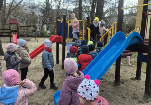 Zabawy w ogrodzie przedszkolnym