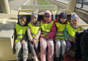 Mróweczki jadą tramwajem