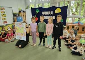 Ważki recytują wiersz o zdrowiu.