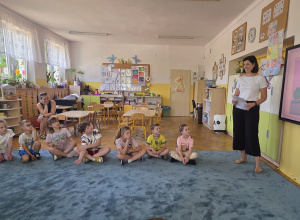 Mama Adama prowadzi warsztaty.