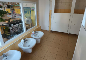 Łazienka w sali grupy "Motylki".
